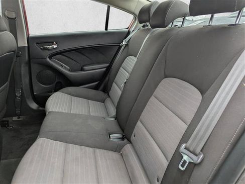 Used 2018 Kia Forte S image 24
