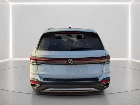 New 2026 Volkswagen Taos SE FWD image 7