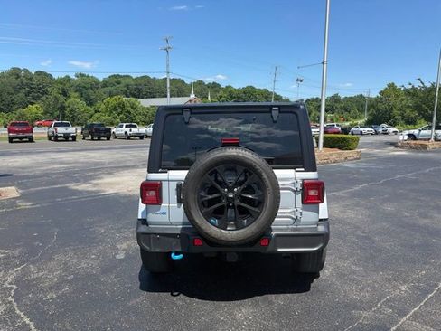 Used 2023 Jeep Wrangler Unlimited Sahara w/ Cold Weather Group AWD/4WD image 6