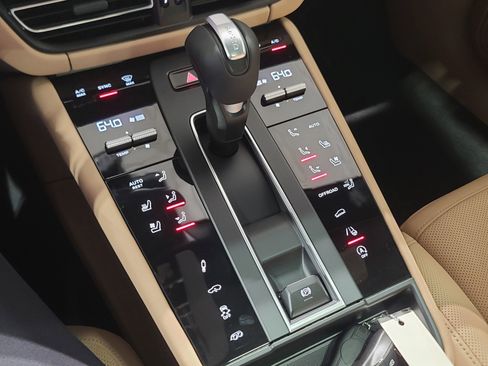 New 2026 Porsche Macan GTS image 24