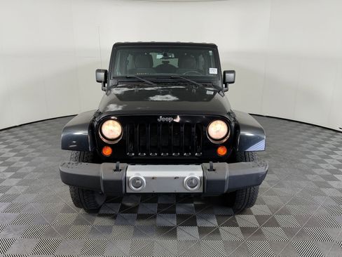 Used 2013 Jeep Wrangler Unlimited Sahara w/ Connectivity Group AWD/4WD image 5