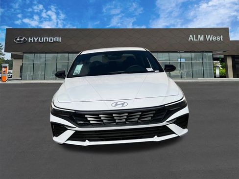 Used 2025 Hyundai Elantra Sport image 2