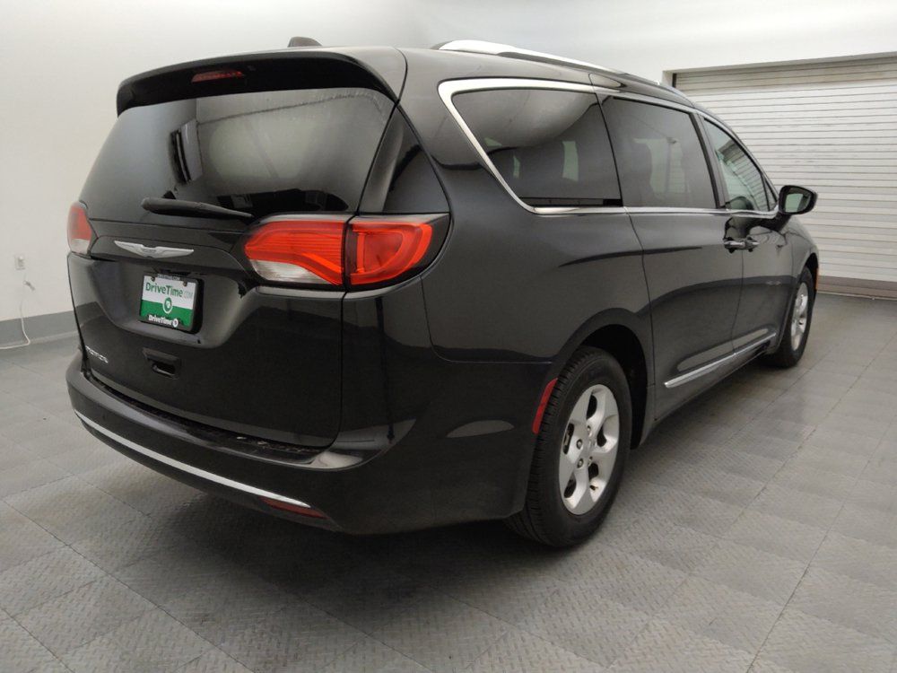 Used 2017 Chrysler Pacifica Touring-L Plus FWD image 9