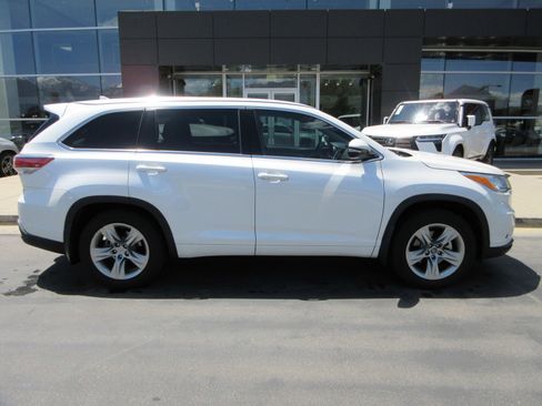 Used 2016 Toyota Highlander Limited Platinum AWD/4WD image 12