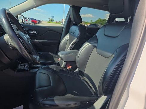 Used 2020 Jeep Cherokee Latitude Plus w/ Cold Weather Group FWD image 16