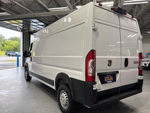 Used 2026 RAM ProMaster 2500 w/ Convenience Group FWD image 5