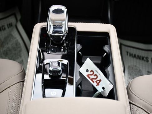 New 2026 Volvo XC90 B6 Plus w/ Protection Package Premier image 27