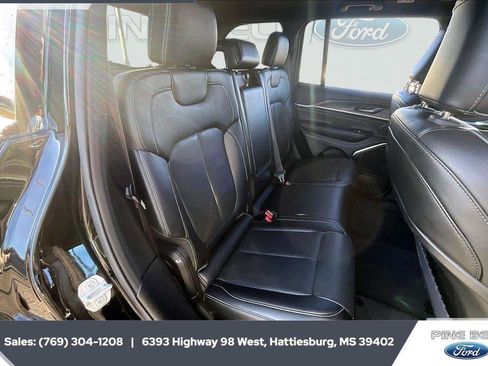 Used 2023 Jeep Grand Cherokee Overland image 20