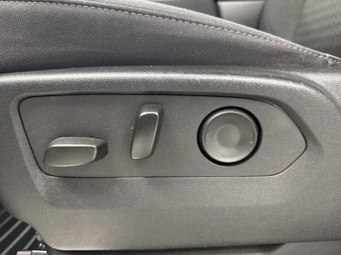 Used 2025 Chevrolet Silverado 1500 LT image 10