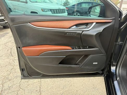 Used 2015 Cadillac XTS Luxury image 9