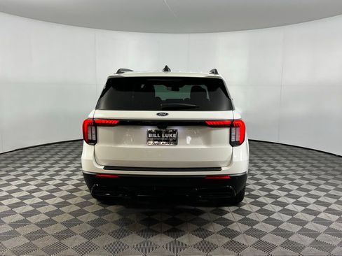 Used 2025 Ford Explorer ST-Line w/ Premium Package image 9