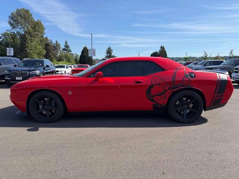 Used 2015 Dodge Challenger R/T Scat Pack w/ Leather Interior Group RWD image 5