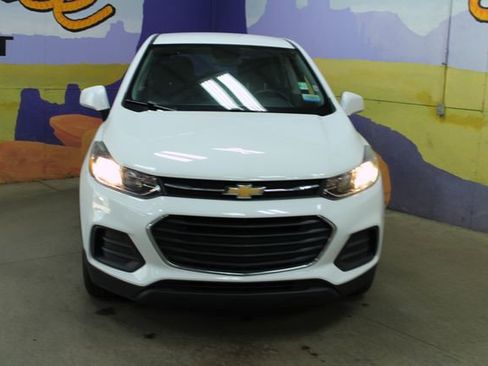 Used 2018 Chevrolet Trax LS AWD/4WD image 3