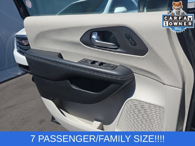 Used 2023 Chrysler Pacifica Touring-L FWD image 11