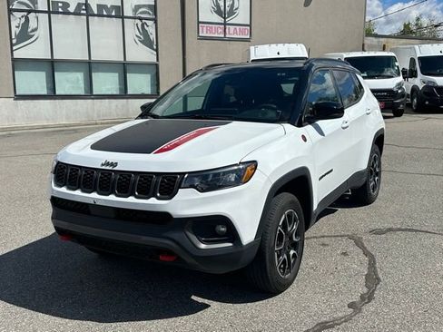 Used 2025 Jeep Compass Trailhawk AWD/4WD image 13