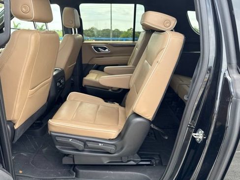 Used 2021 Chevrolet Suburban Premier w/ Premium Package RWD image 3