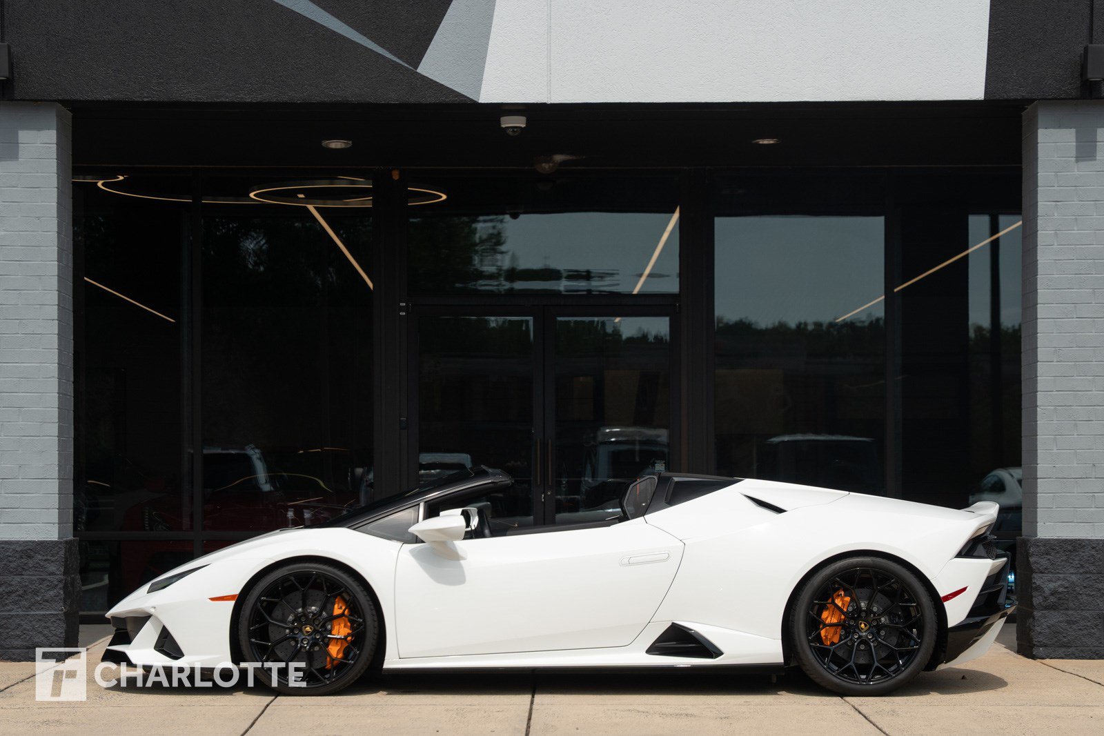 Used 2024 Lamborghini Huracan EVO AWD/4WD image 1