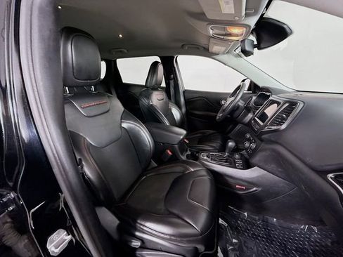 Used 2020 Jeep Cherokee Trailhawk w/ Technology Group image 26