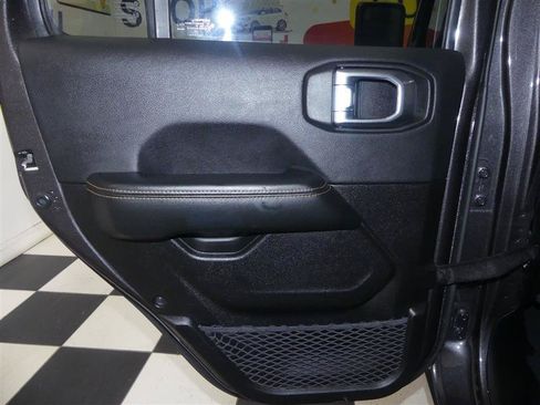 Used 2025 Jeep Wrangler Unlimited Sahara AWD/4WD image 28