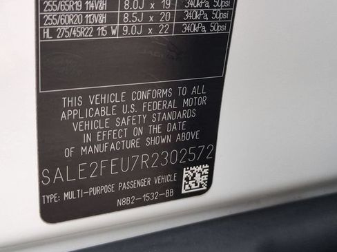 Used 2024 Land Rover Defender 130 X-Dynamic SE AWD/4WD image 22