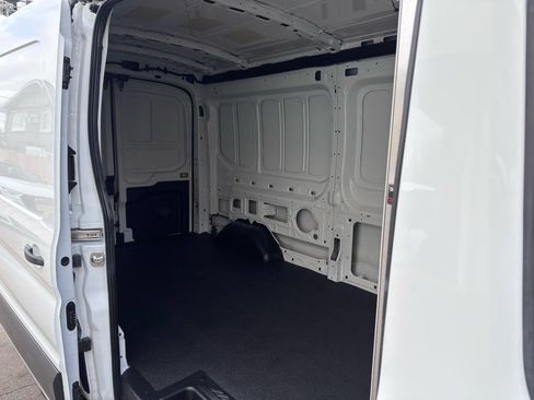 Used 2025 Ford Transit 250 Medium Roof AWD image 33