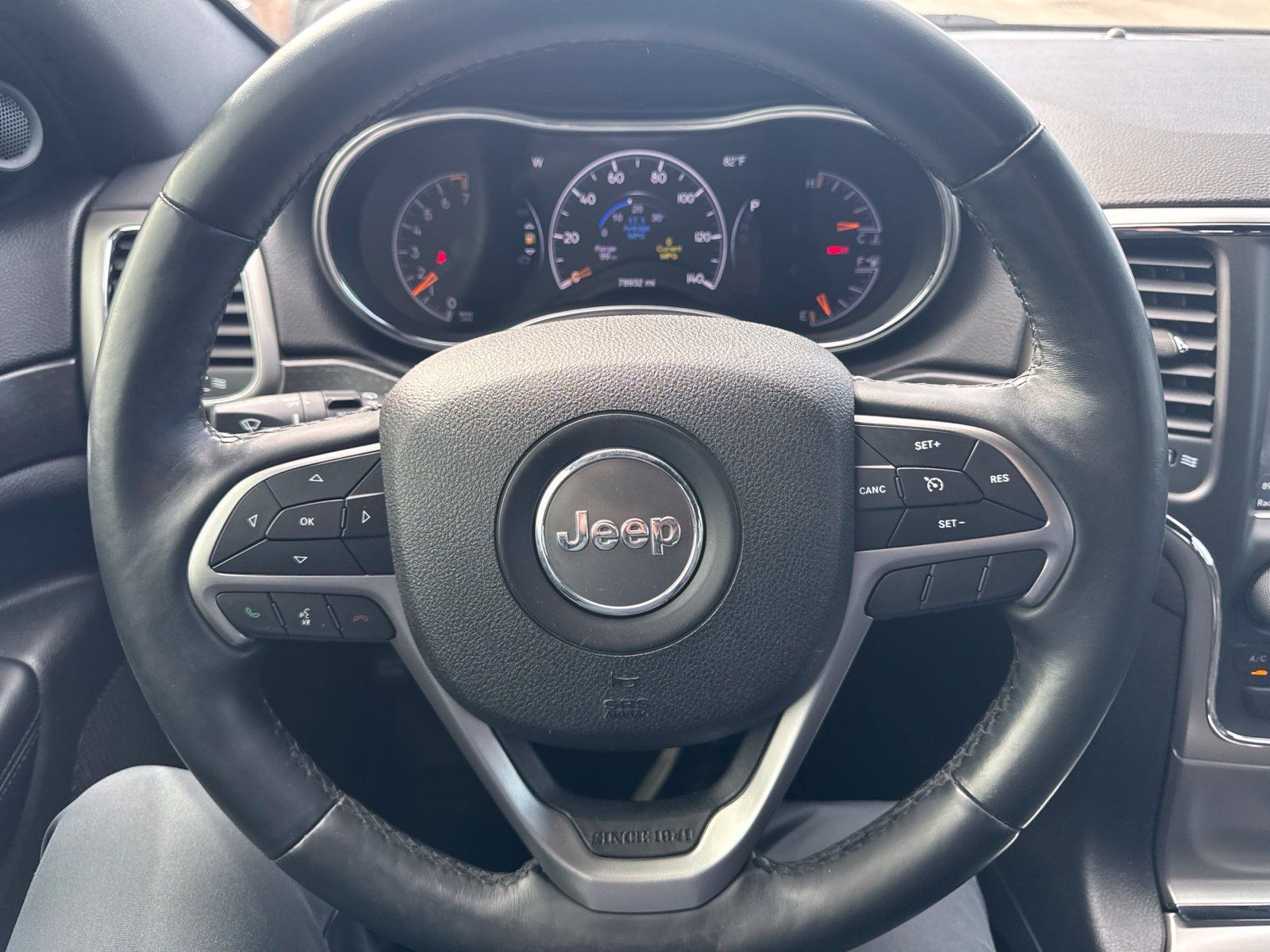 Used 2018 Jeep Grand Cherokee Altitude AWD/4WD image 17