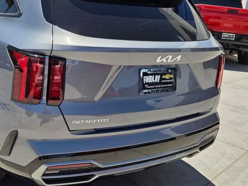 Used 2023 Kia Sorento S w/ Panoramic Sunroof Package FWD image 5