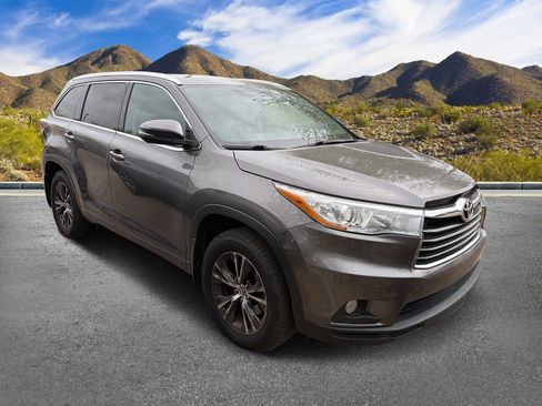 Used 2016 Toyota Highlander XLE AWD/4WD image 7