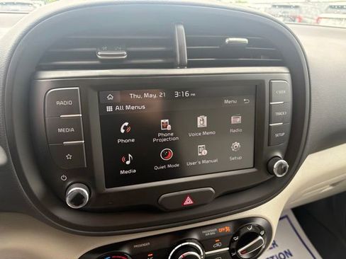 Used 2025 Kia Soul LX FWD image 17
