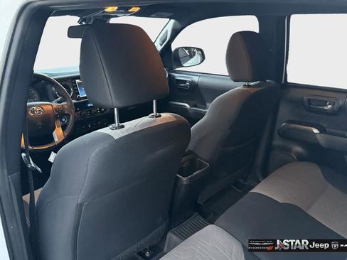 Used 2021 Toyota Tacoma TRD Off-Road w/ Technology Package image 20