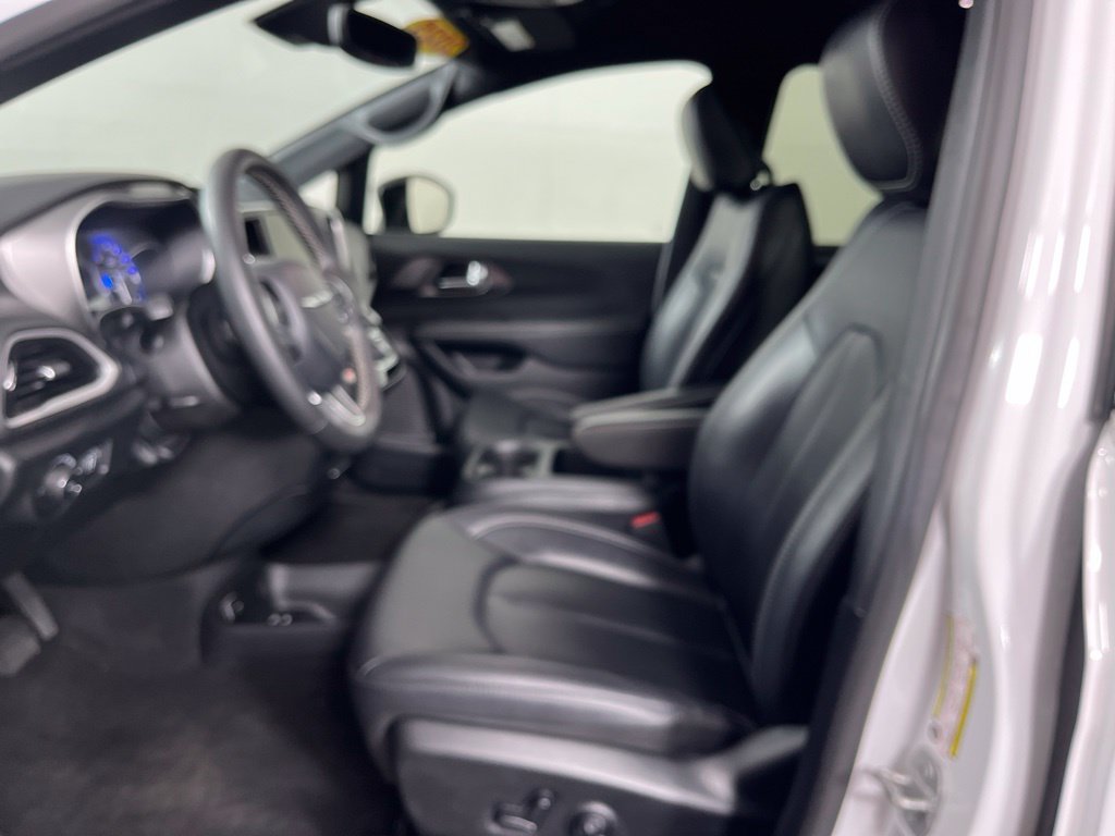 Used 2025 Chrysler Pacifica Select FWD image 21