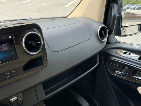 Used 2022 Mercedes-Benz Sprinter 3500 image 47