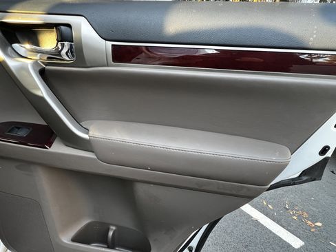 Used 2015 Lexus GX 460 w/ Premium Package image 40