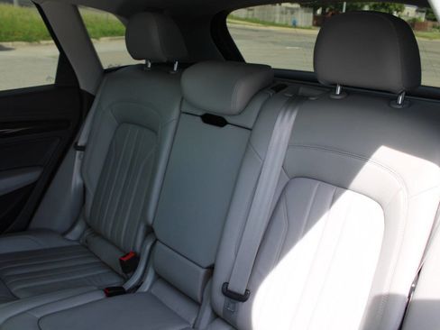 Used 2018 Audi Q5 2.0T Premium Plus w/ Premium Plus Package AWD/4WD image 17