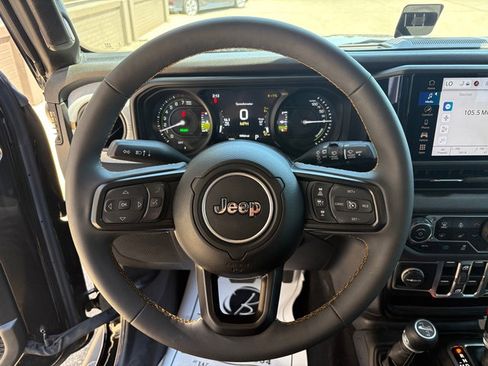 Used 2024 Jeep Wrangler Unlimited w/ Convenience Group AWD/4WD image 19