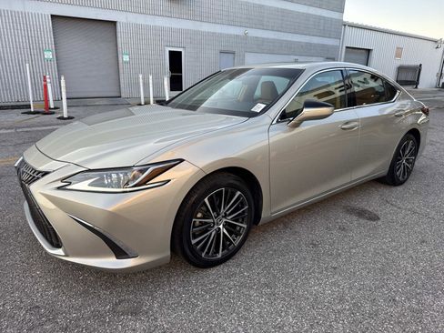 Certified 2024 Lexus ES 350 w/ Premium Package image 7