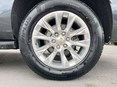 Used 2021 Chevrolet Suburban Premier w/ Premium Package image 11