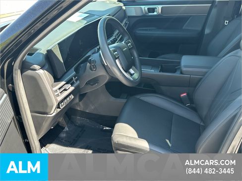 Used 2025 Hyundai Santa Fe SEL FWD image 10