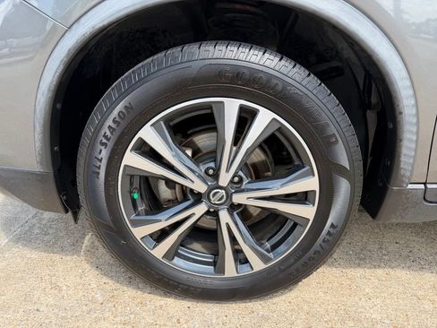 Used 2020 Nissan Rogue SV w/ Premium Package FWD image 10
