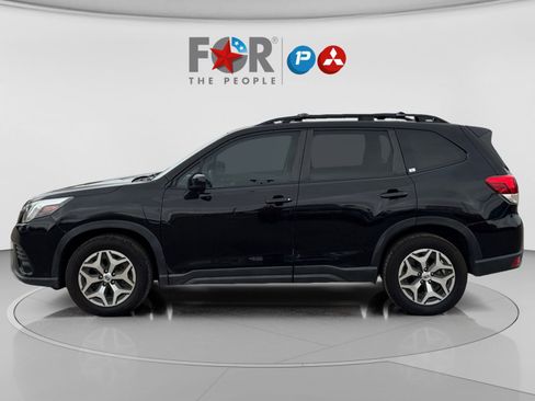 Used 2022 Subaru Forester Premium AWD/4WD image 2