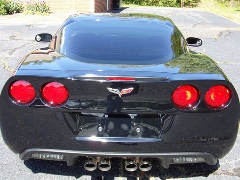 Used 2005 Chevrolet Corvette Coupe w/ Preferred Equipment Group RWD image 9