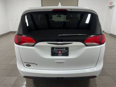 Used 2019 Chrysler Pacifica Touring Plus w/ S Appearance Package FWD image 5