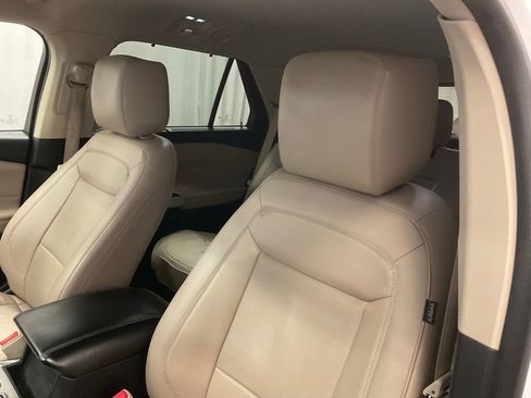Used 2021 Ford Explorer Limited w/ Equipment Group 301A image 10