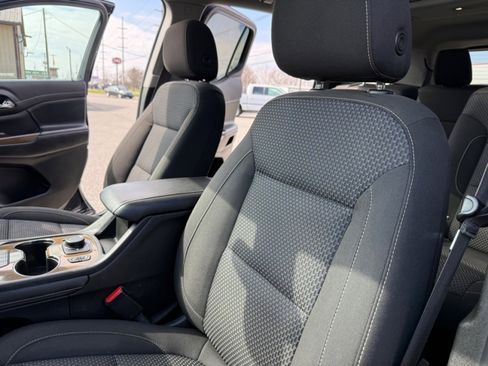 Used 2021 GMC Acadia SLE w/ GMC Pro Grade Package image 23