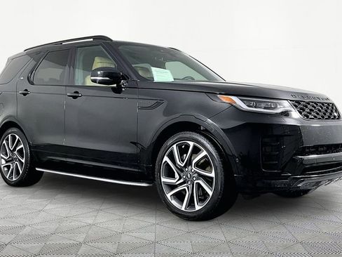 Used 2024 Land Rover Discovery Dynamic SE AWD/4WD image 3