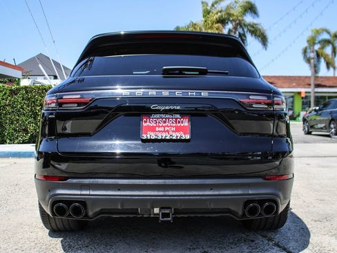 Used 2023 Porsche Cayenne Platinum Edition image 5