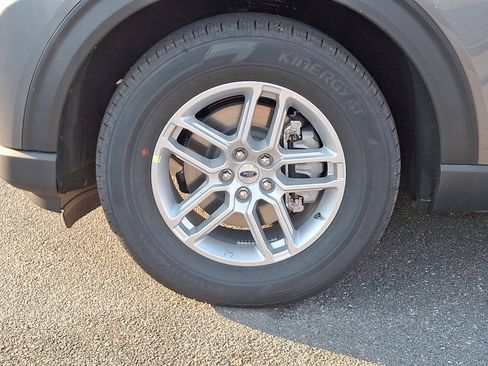 New 2025 Ford Explorer Active image 18