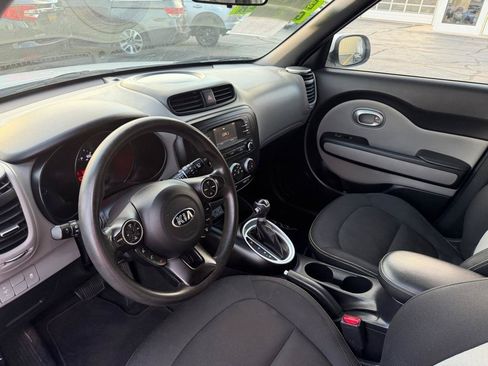 Used 2016 Kia Soul + FWD image 23