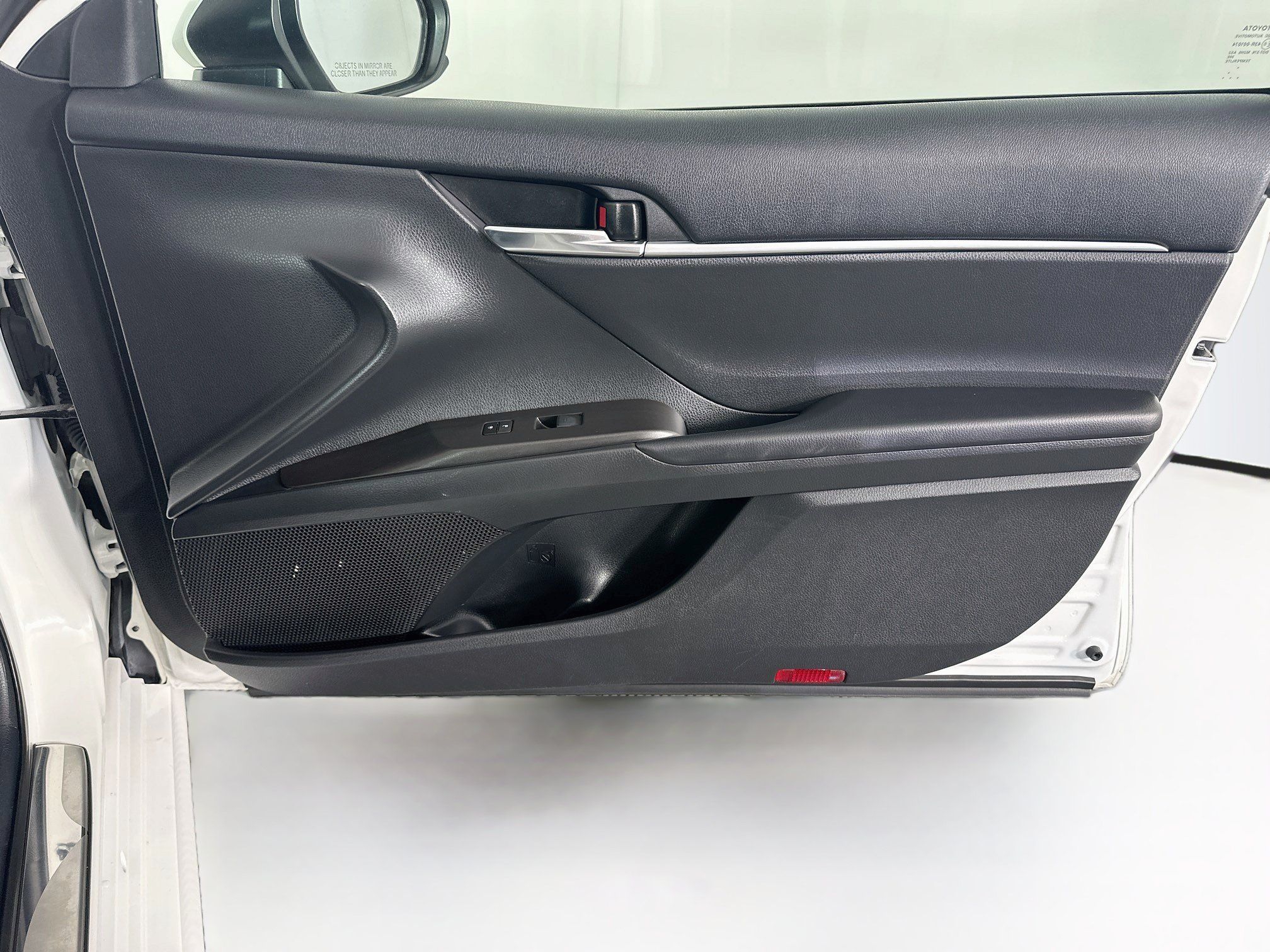 Used 2022 Toyota Camry LE w/ Carpet Mat Package (TMS) FWD image 30