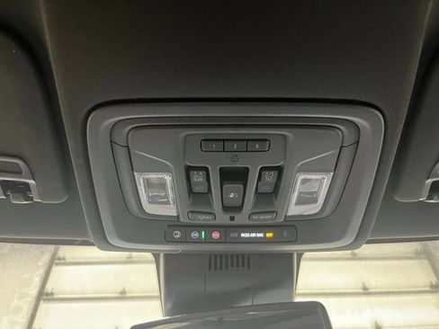 Used 2022 Chevrolet Silverado 1500 High Country w/ High Country Premium Package AWD/4WD image 19